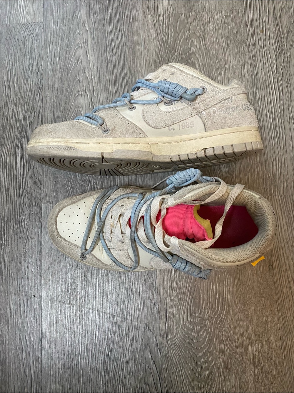 Nike Low-Top Sneakers in Light Gray
